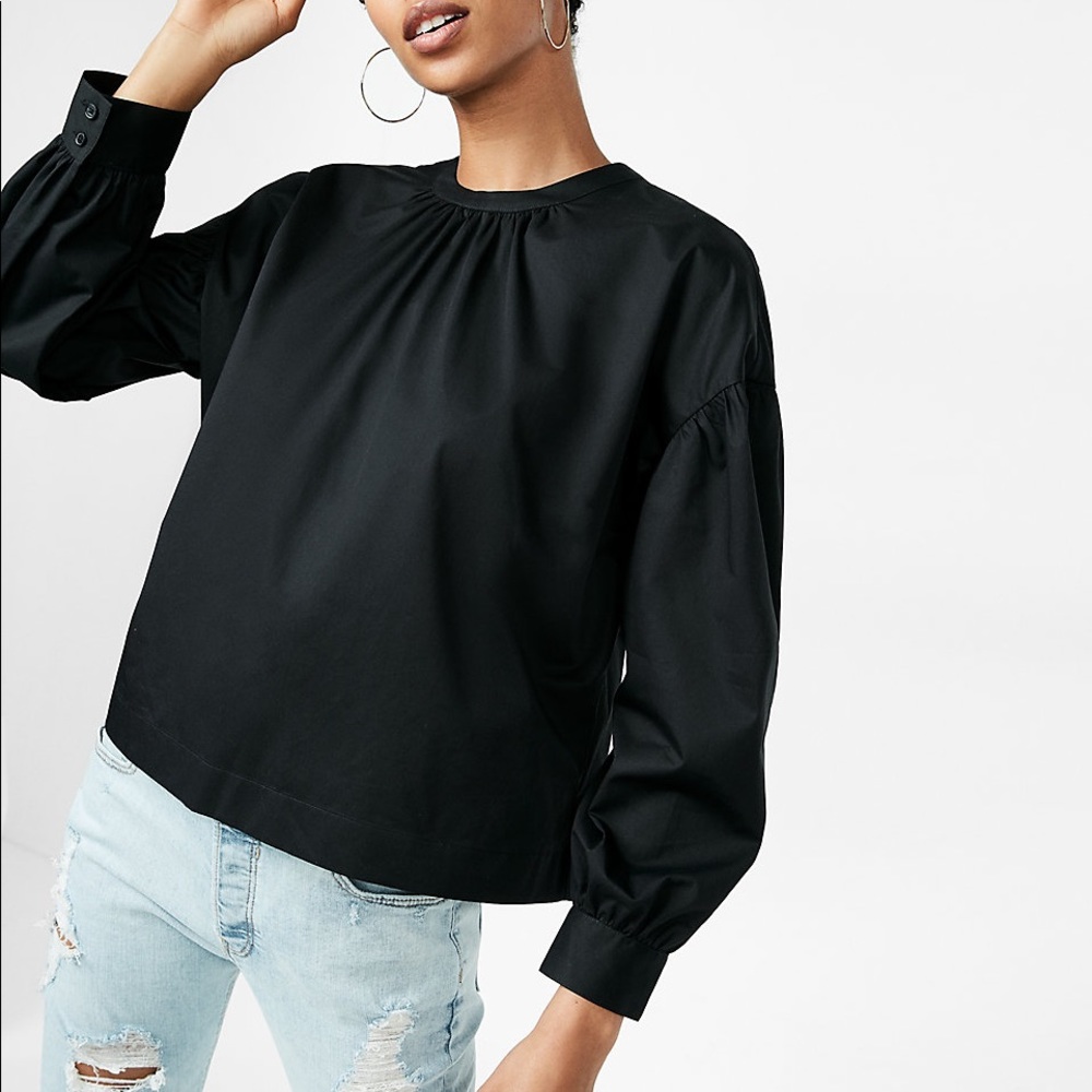 💐CLOSET CLEAROUT💐 Express Pleated Puff Top